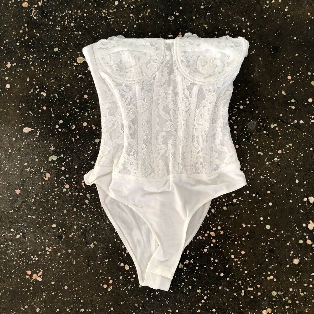 Bardot Oskar Bodysuit Orchid White Lace Floral - Picture 6 of 9